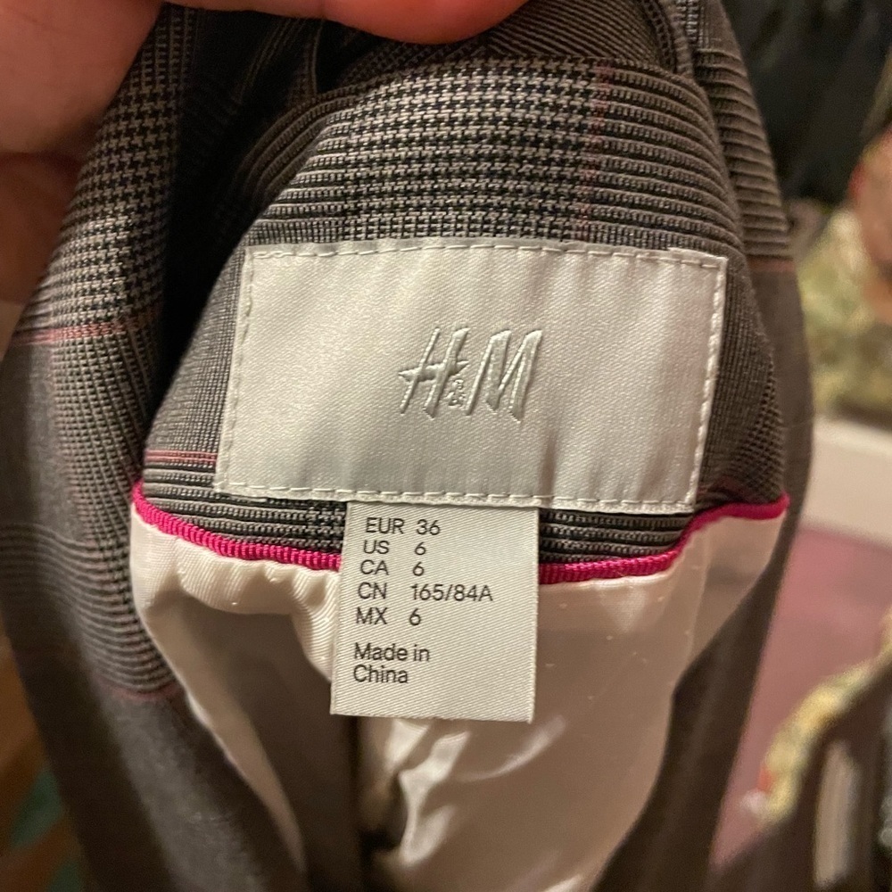 H&M HOUNDSTOOTH RUFFLE BLAZER - Picture 4 of 4